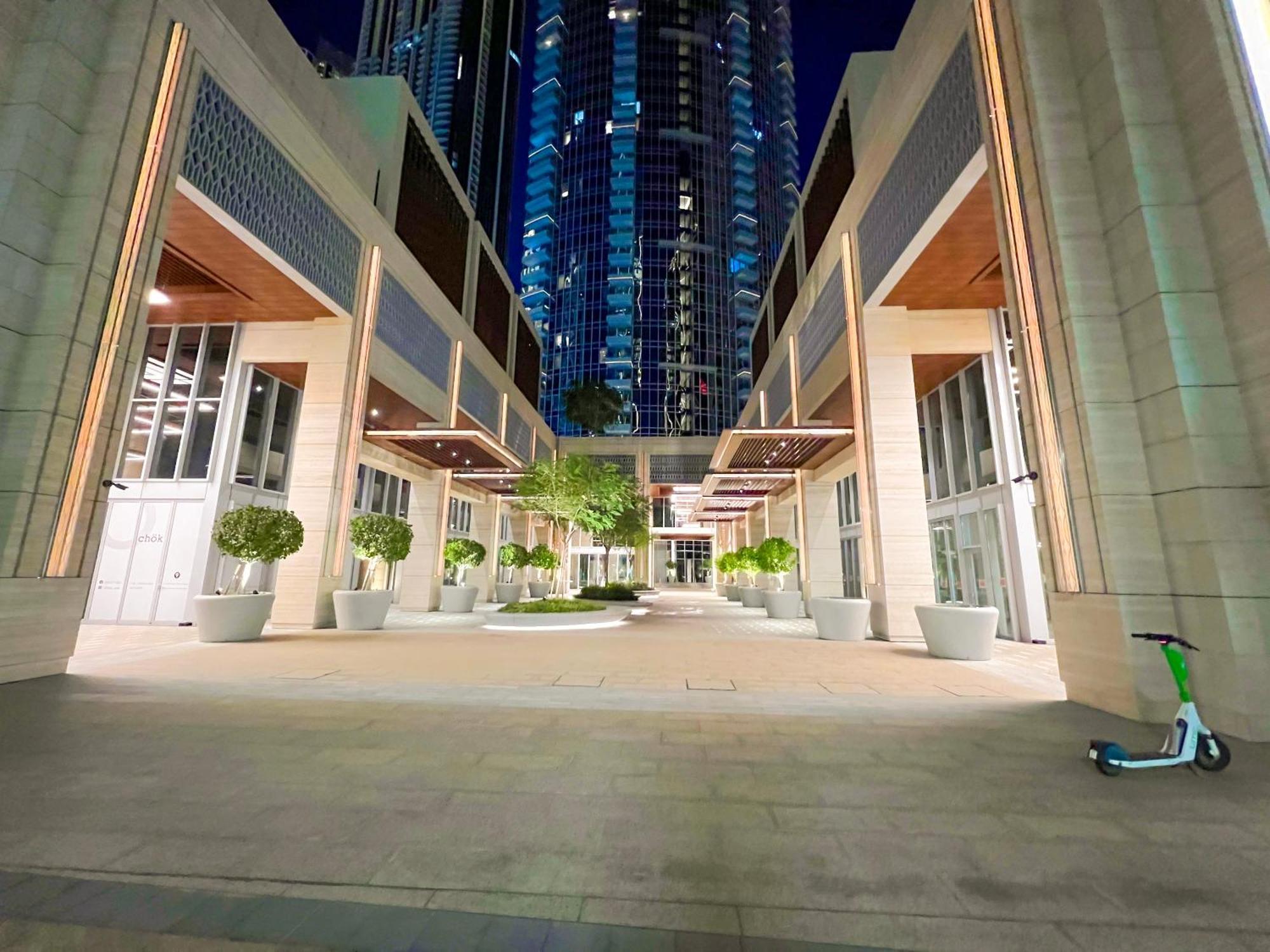 Downtown Luxury - Stunning Burj Khalifa & Sea View - 5 Minutes Walk To Dubai Mall Exterior photo