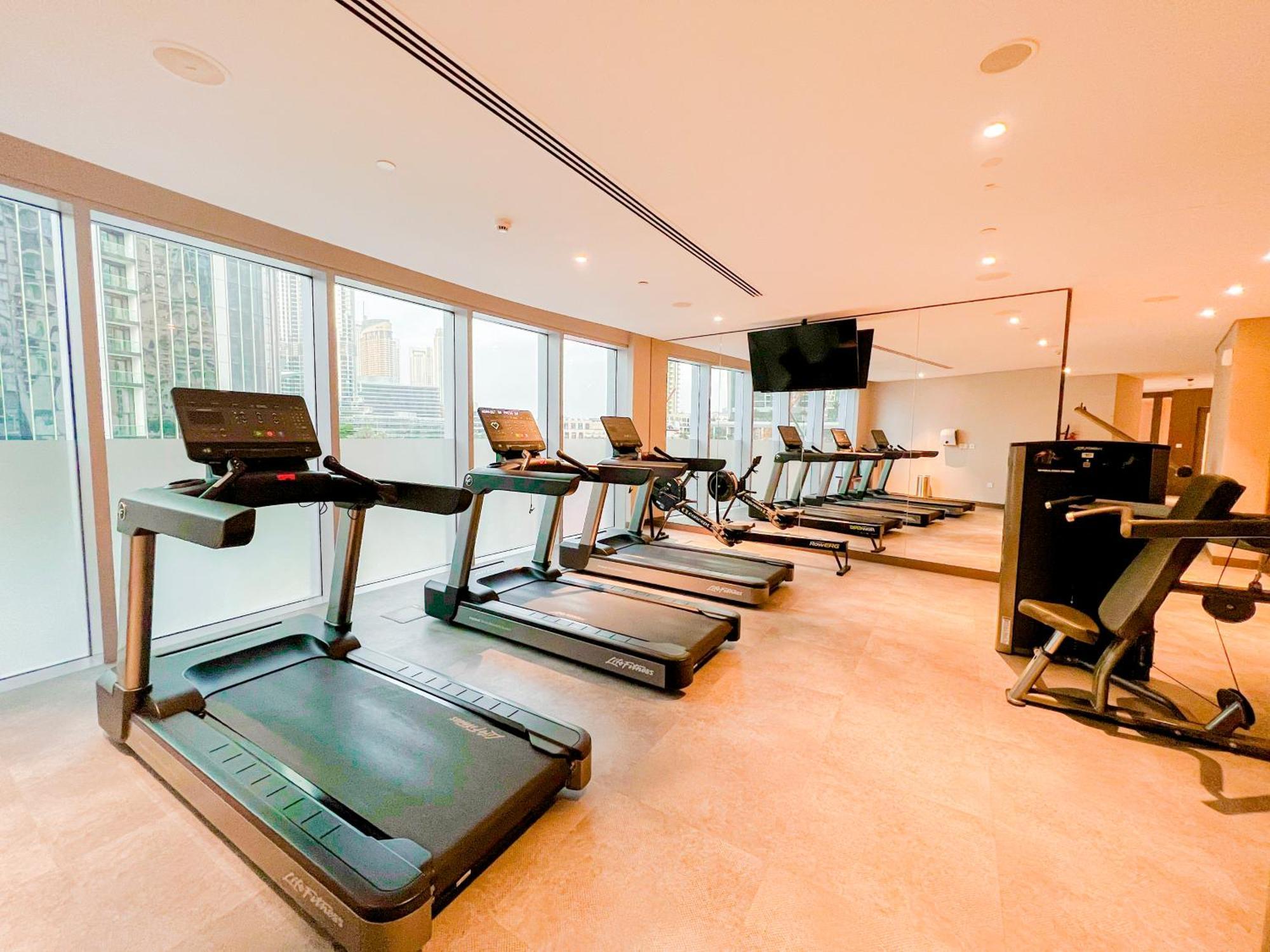 Downtown Luxury - Stunning Burj Khalifa & Sea View - 5 Minutes Walk To Dubai Mall Exterior photo