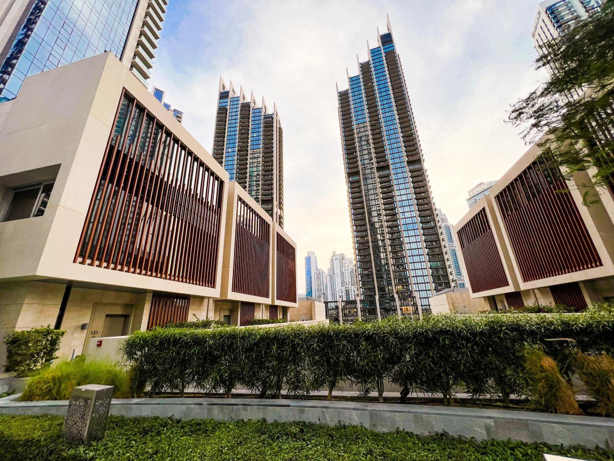 Downtown Luxury - Stunning Burj Khalifa & Sea View - 5 Minutes Walk To Dubai Mall Exterior photo