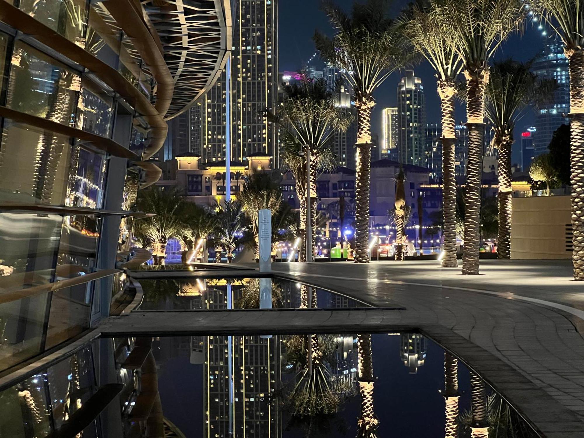 Downtown Luxury - Stunning Burj Khalifa & Sea View - 5 Minutes Walk To Dubai Mall Exterior photo
